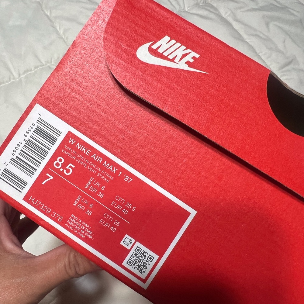 Nike Air Max 1 '87 in Vibrant
